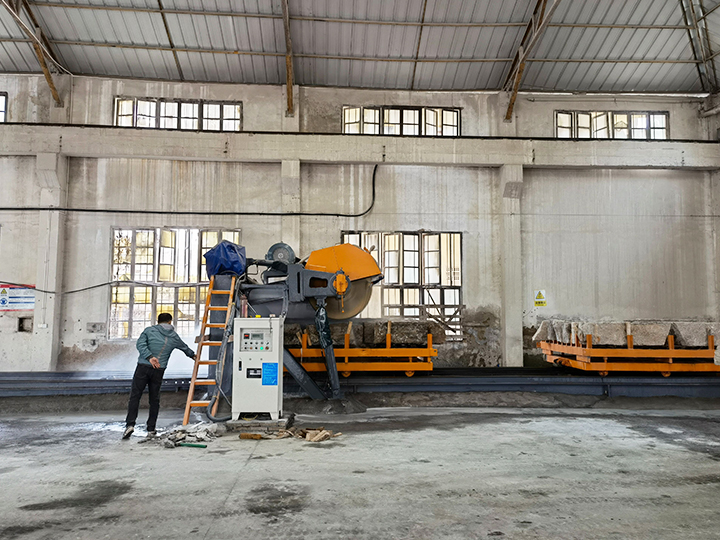 路沿（yán）石雙台車分片機