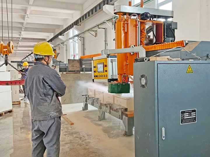 高溫陶瓷新型耐火材（cái）料生產線